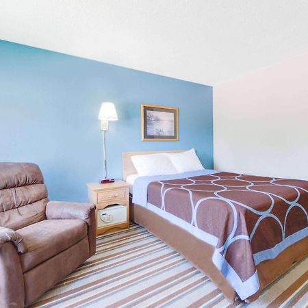 Hotel Super 8 By Wyndham Burlington Exterior foto