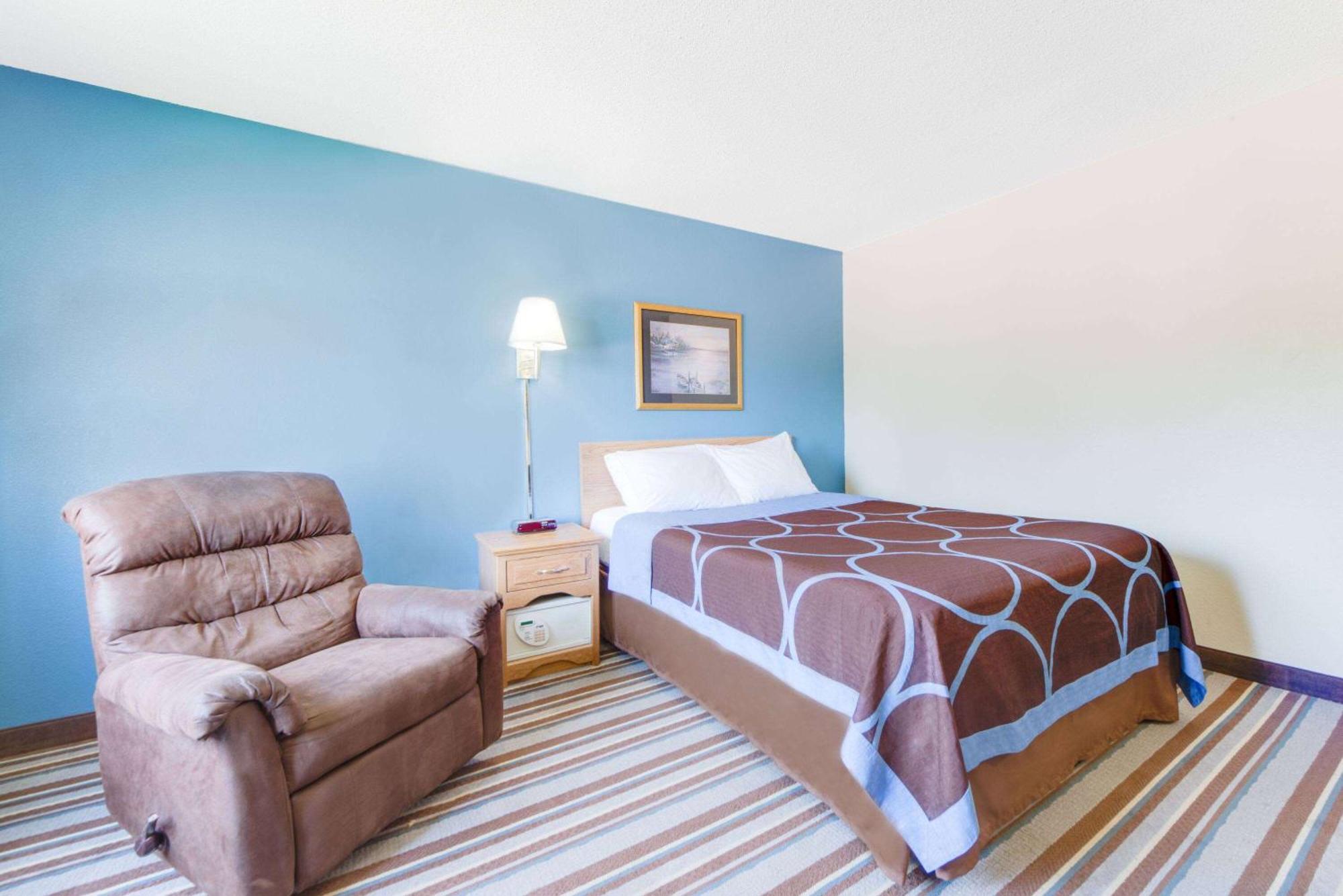 Hotel Super 8 By Wyndham Burlington Exterior foto