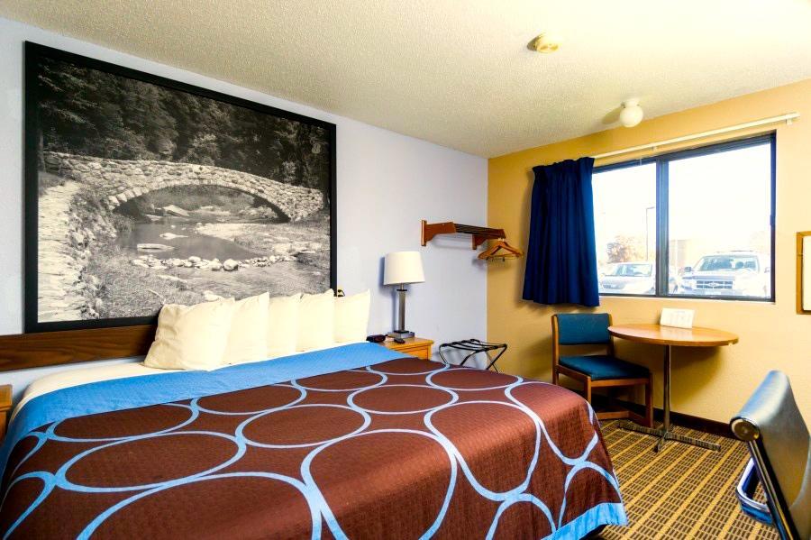Hotel Super 8 By Wyndham Burlington Exterior foto