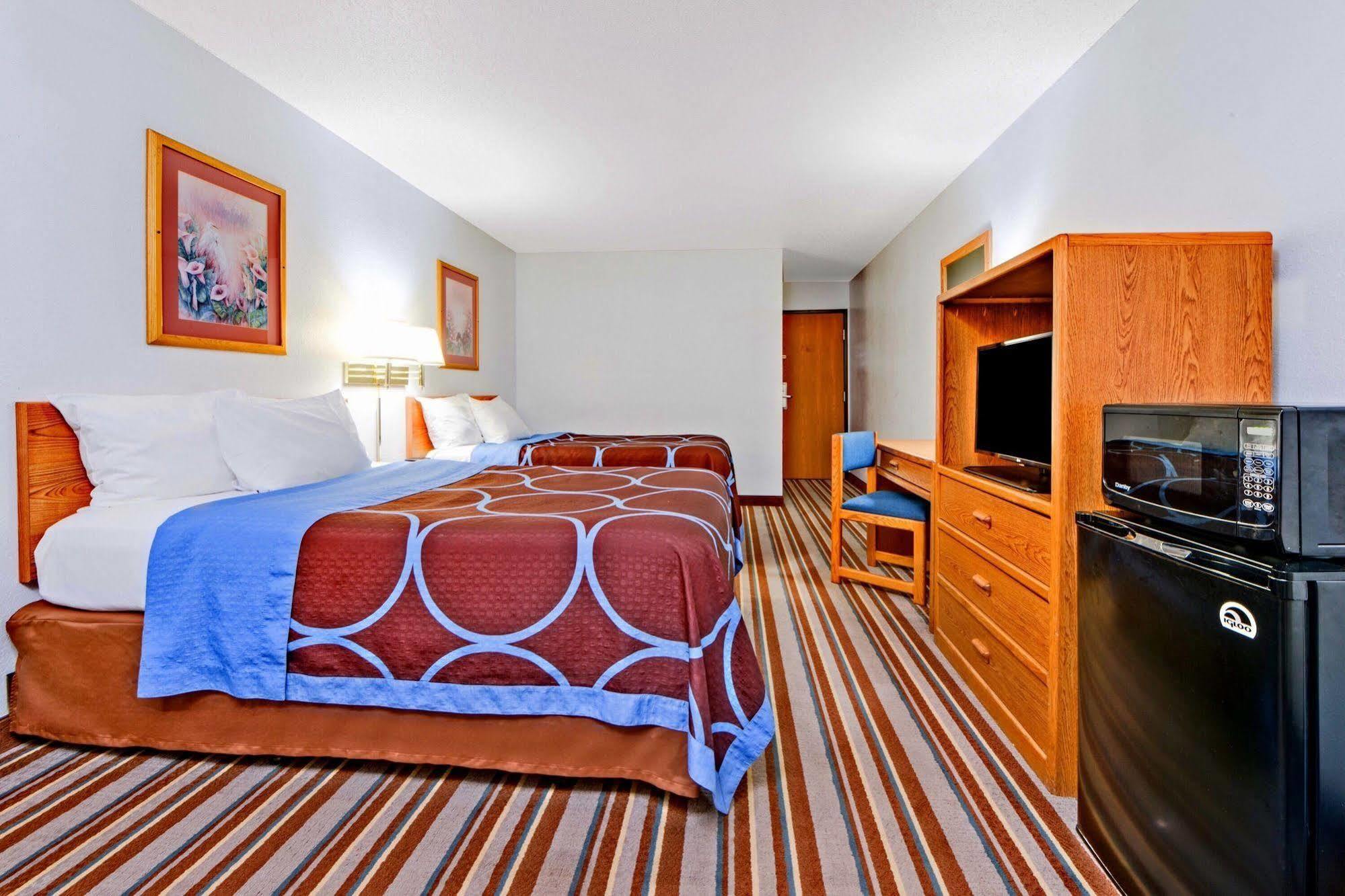 Hotel Super 8 By Wyndham Burlington Exterior foto